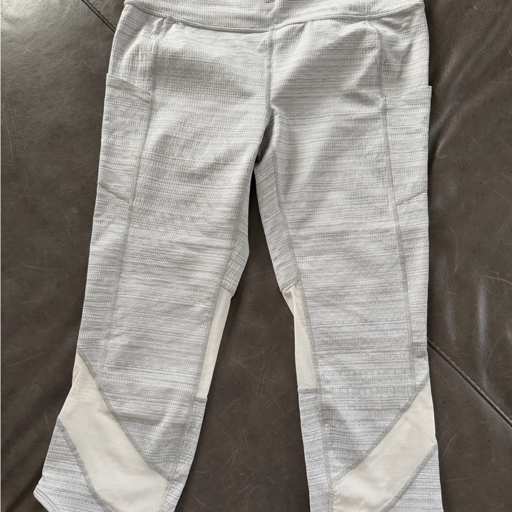 Athleta Women’s Capri Leggings Size L Gray High Rise Mesh Panel Side Pockets